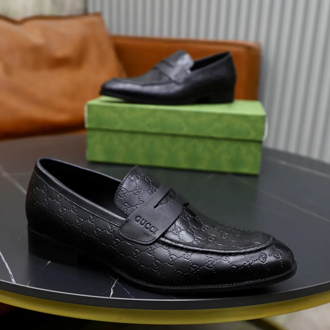 Men's shoes: 250🙅‍♂️🙅‍♂️🙅‍♂️Niuli Brand: GUCCI Size: 38-44 (45 can be customized) Level: Counter classic Material: Original soft cowhide upper Comfortable cowhide lining Original lightweight outsole Style category: Business casual footwear Driving leather shoes Color: Actual picture color